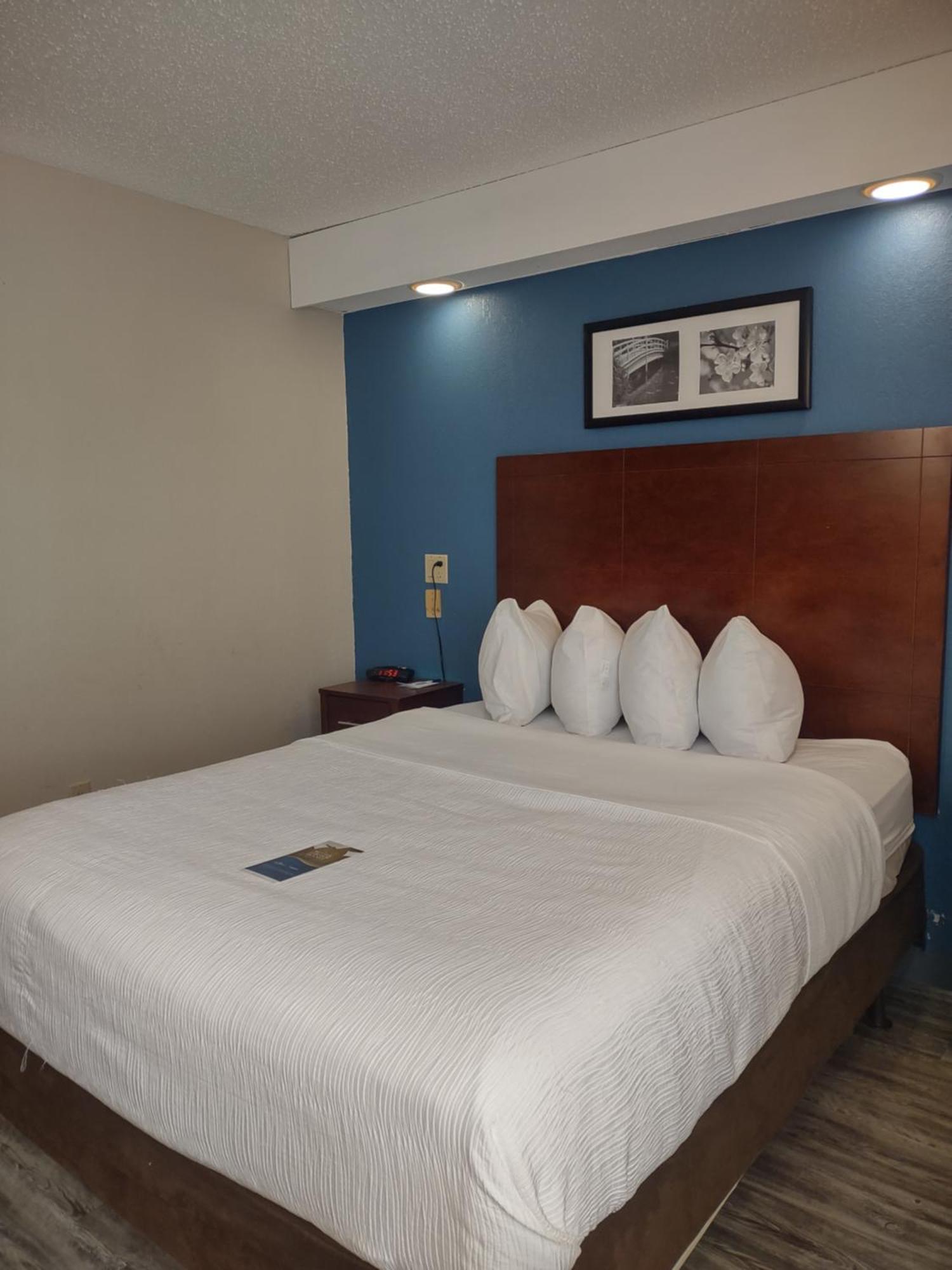 Hotel Baymont By Wyndham Flat Rock Esterno foto