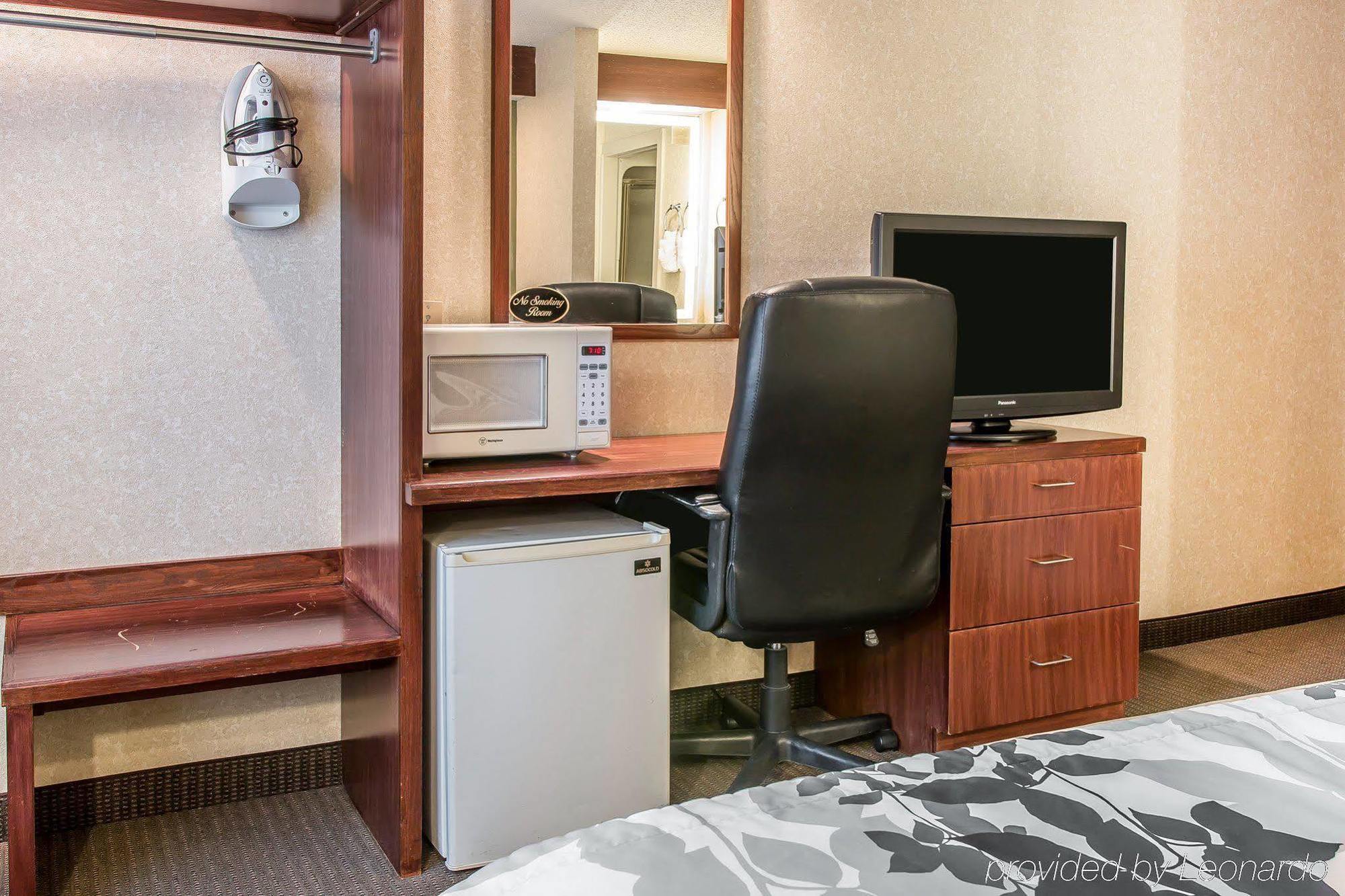 Hotel Baymont By Wyndham Flat Rock Esterno foto